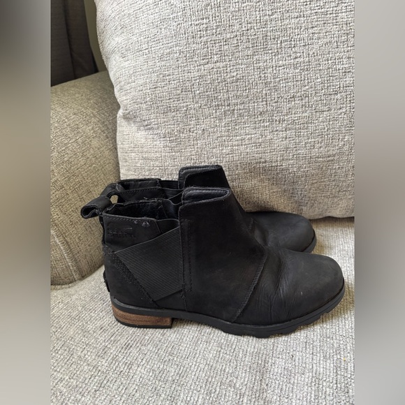 Sorel Emelie Chelsea size 6.5 - Picture 1 of 6